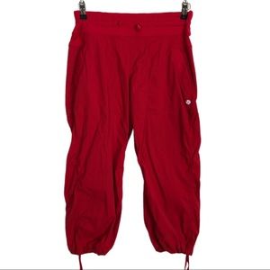 Lululemon size 6 red Capri pants